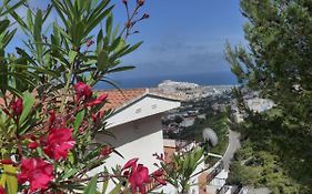 Las Atalayas: Castle And Sea Views